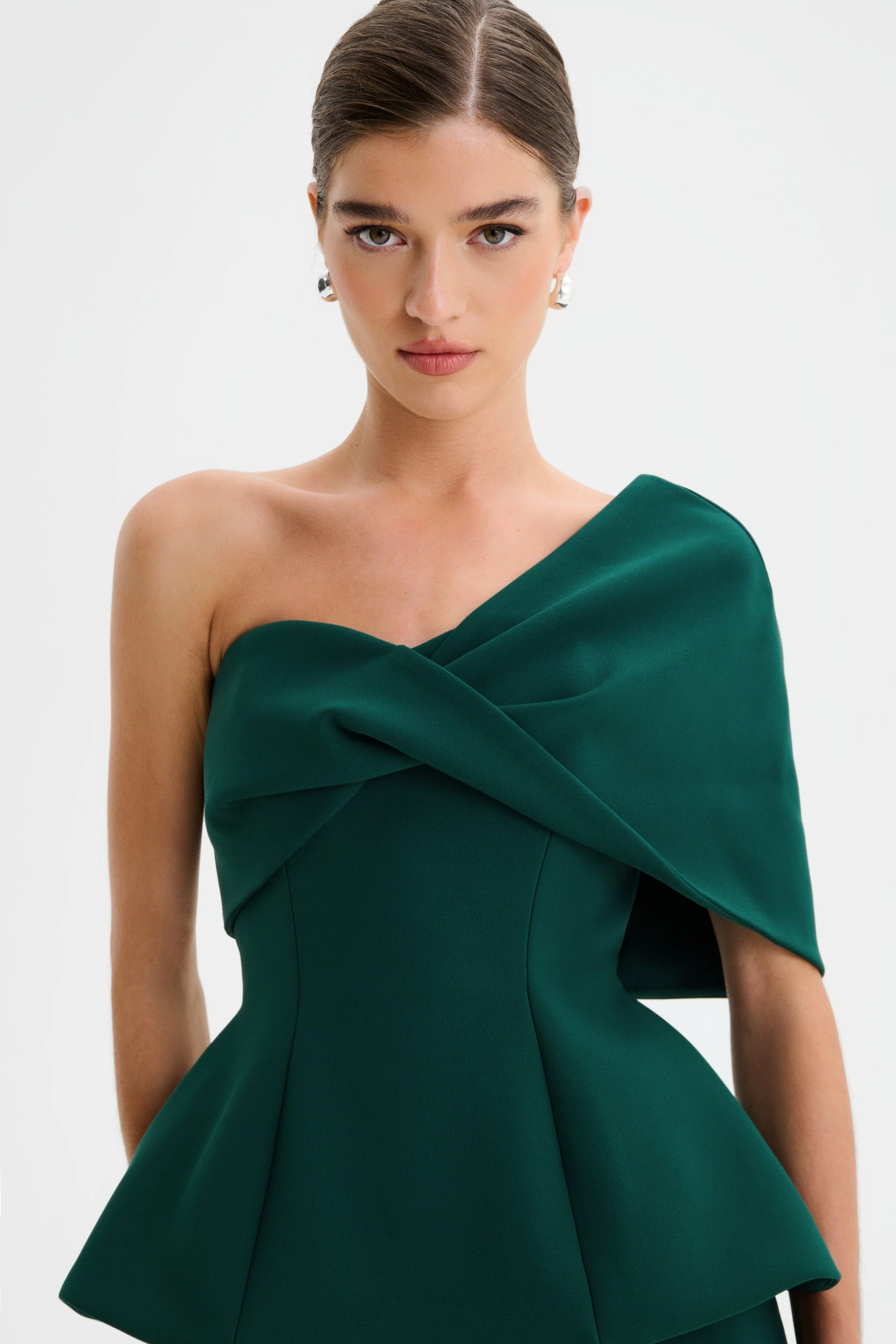 GIOVANNA Twisted Cape Shoulder Maxi Dress in Emerald Green - Image 3