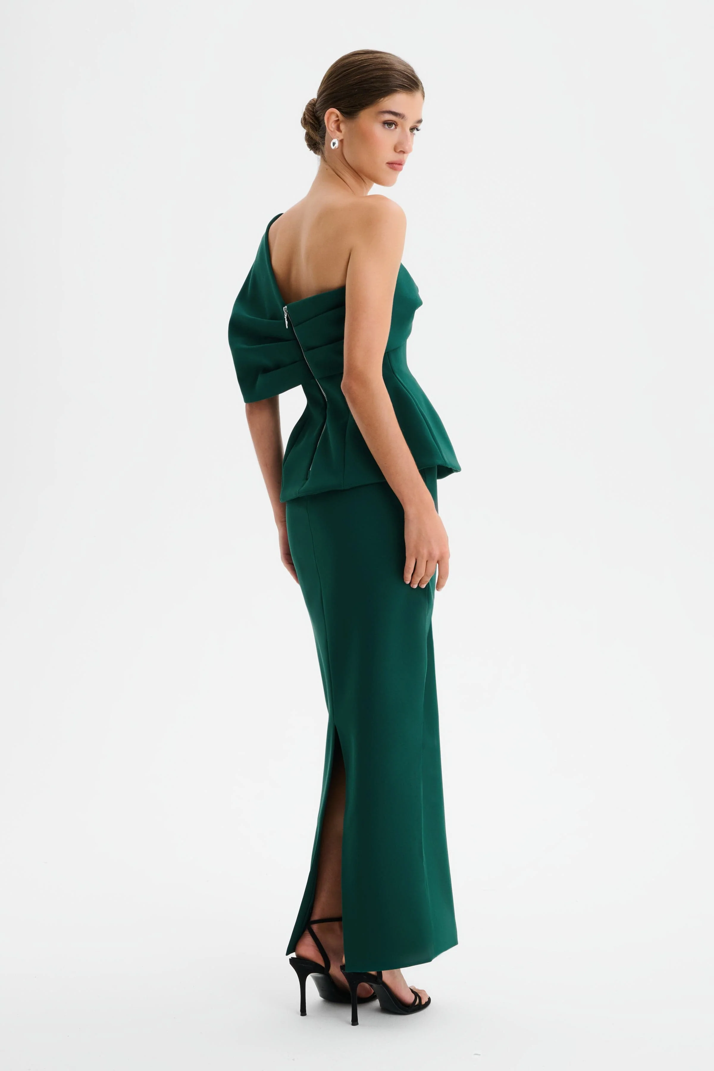 GIOVANNA Twisted Cape Shoulder Maxi Dress in Emerald Green - Image 4